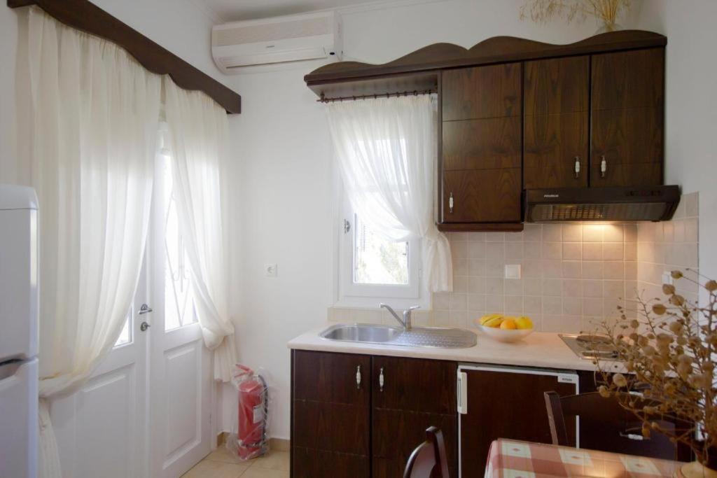 Apartments With View 아다마스 외부 사진