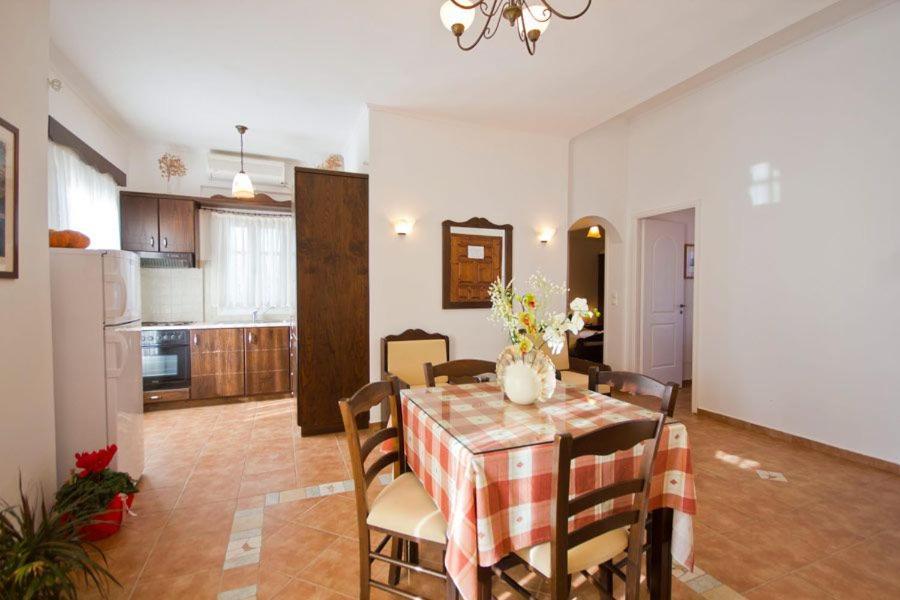 Apartments With View 아다마스 외부 사진